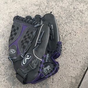 Softball glove